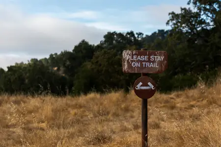 please-stay-on-trail